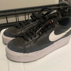 Nike 6.5 black sneakers